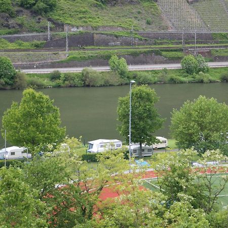 Haus Flora - Ferienwohnungen Cochem Exteriör bild