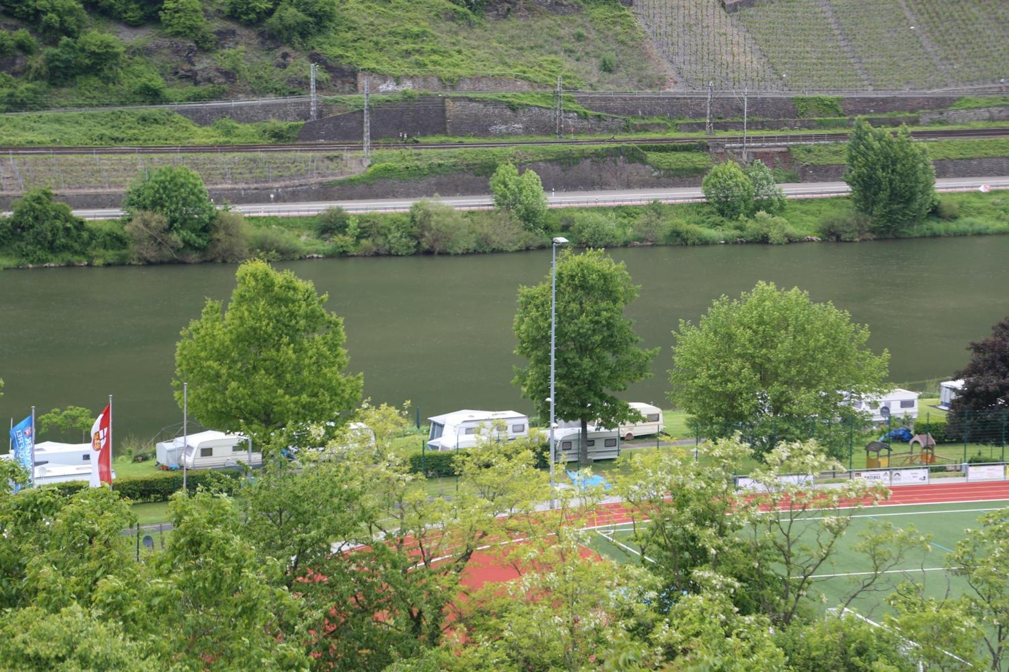 Haus Flora - Ferienwohnungen Cochem Exteriör bild